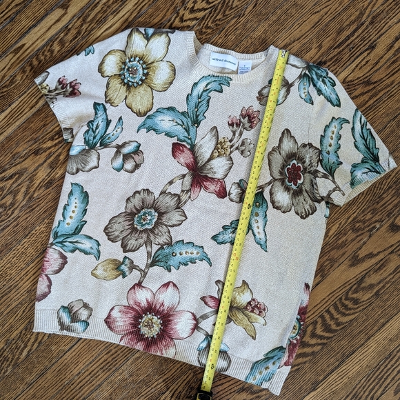 Bold Floral Print Knit Top w. Beading Detail & Shoulder Pads - Picture 4 of 12